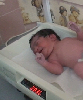 see my weight.. 2.83kgs! not bad eh?!:)